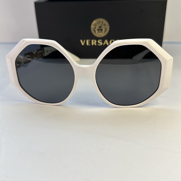 New Authentic Versace VE 4395 (314/87) sunglasses - Picture 6 of 13